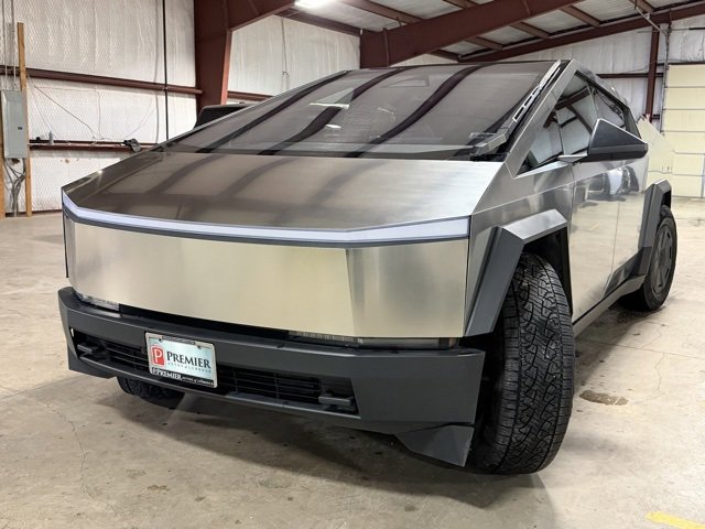 Used 2025 Tesla Cybertruck AWD Crew Cab image 3