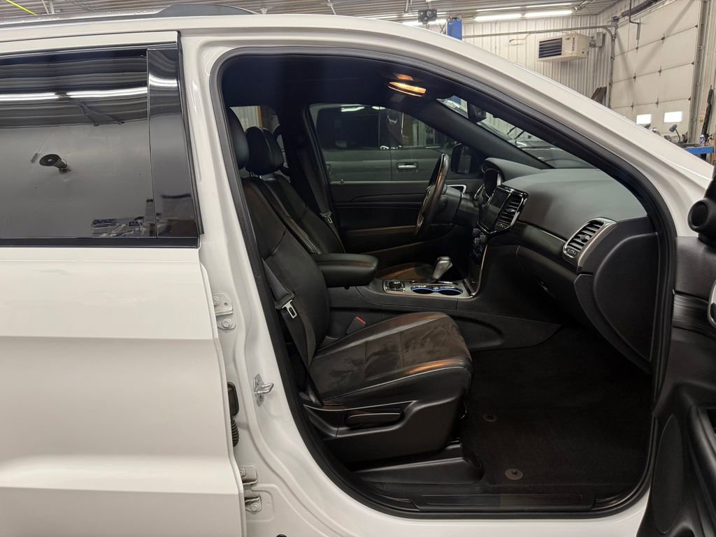 Used 2019 Jeep Grand Cherokee Altitude AWD/4WD image 36