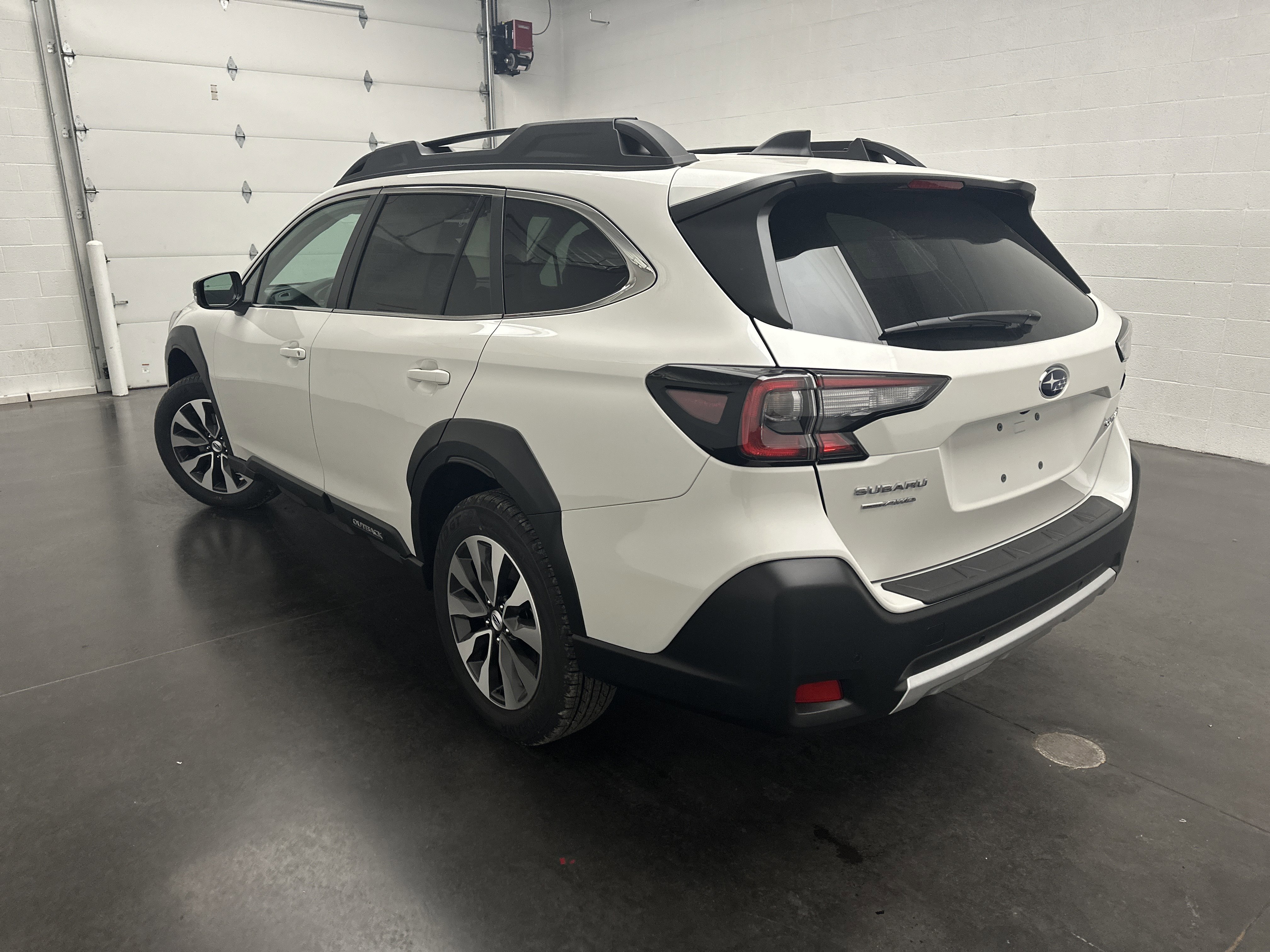 New 2025 Subaru Outback Limited image 7