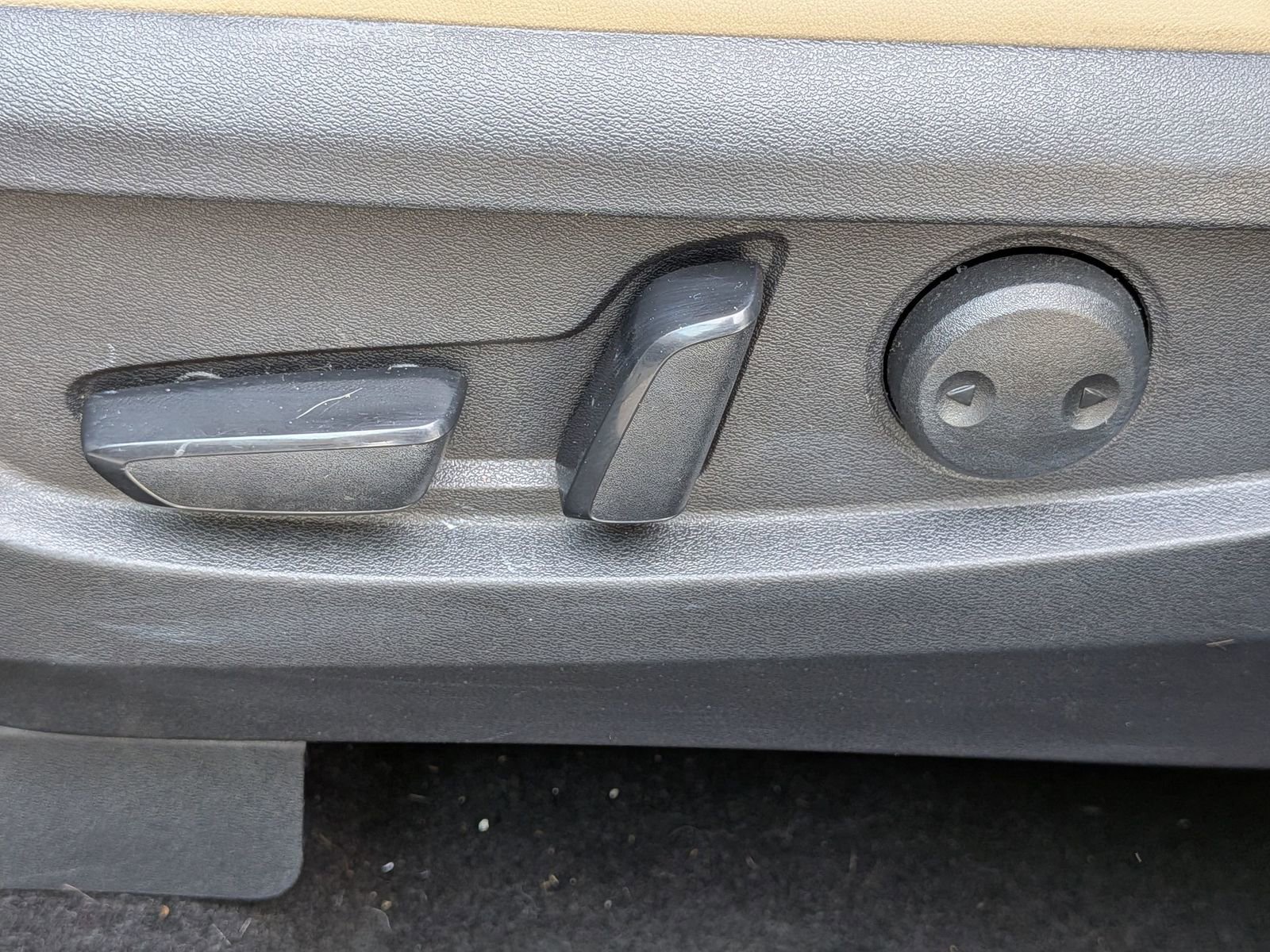 Used 2019 INFINITI QX50 Essential w/ Premium Heat Package image 16