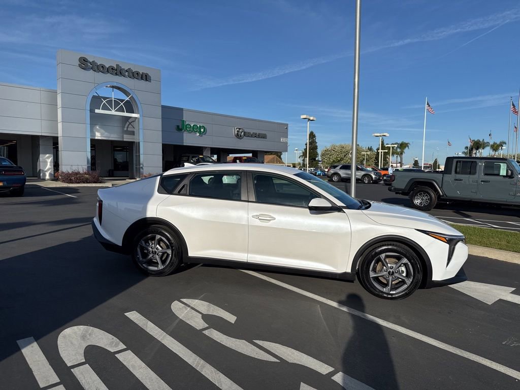 Used 2025 Kia K4 LXS image 3