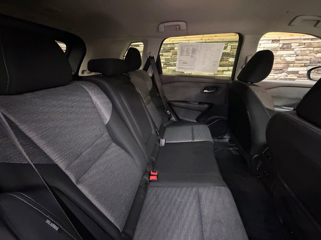 Used 2023 Nissan Rogue SV image 31