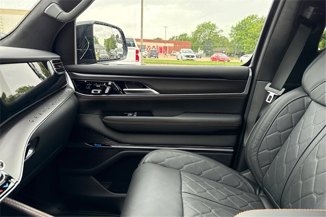 Used 2025 Jeep Grand Wagoneer L Series III w/ Rear Seat Video Group 1 image 21