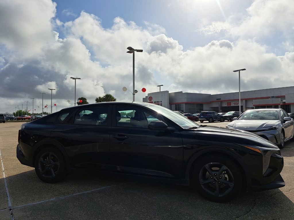 Used 2025 Kia K4 LXS image 3