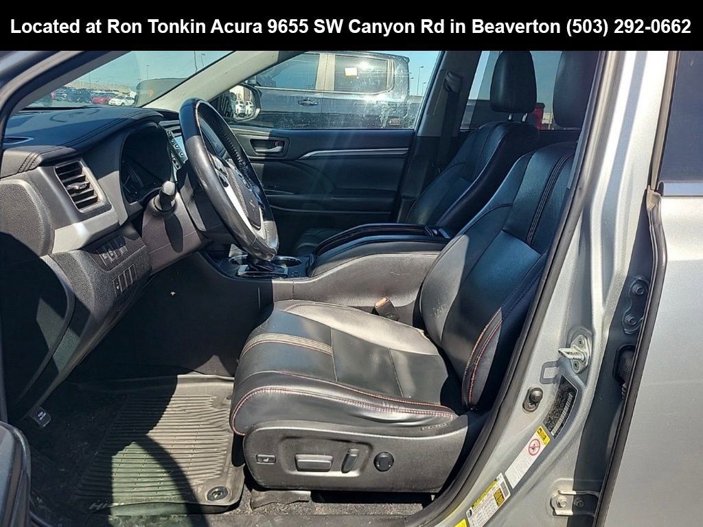 Used 2019 Toyota Highlander SE AWD/4WD image 12