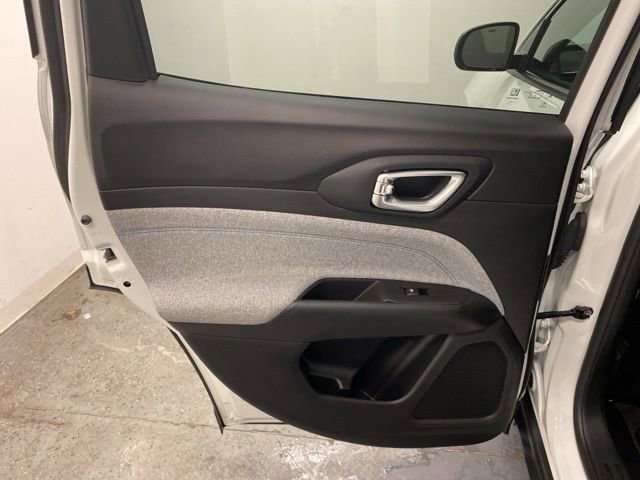 Used 2022 Jeep Compass Latitude w/ Convenience Group image 24