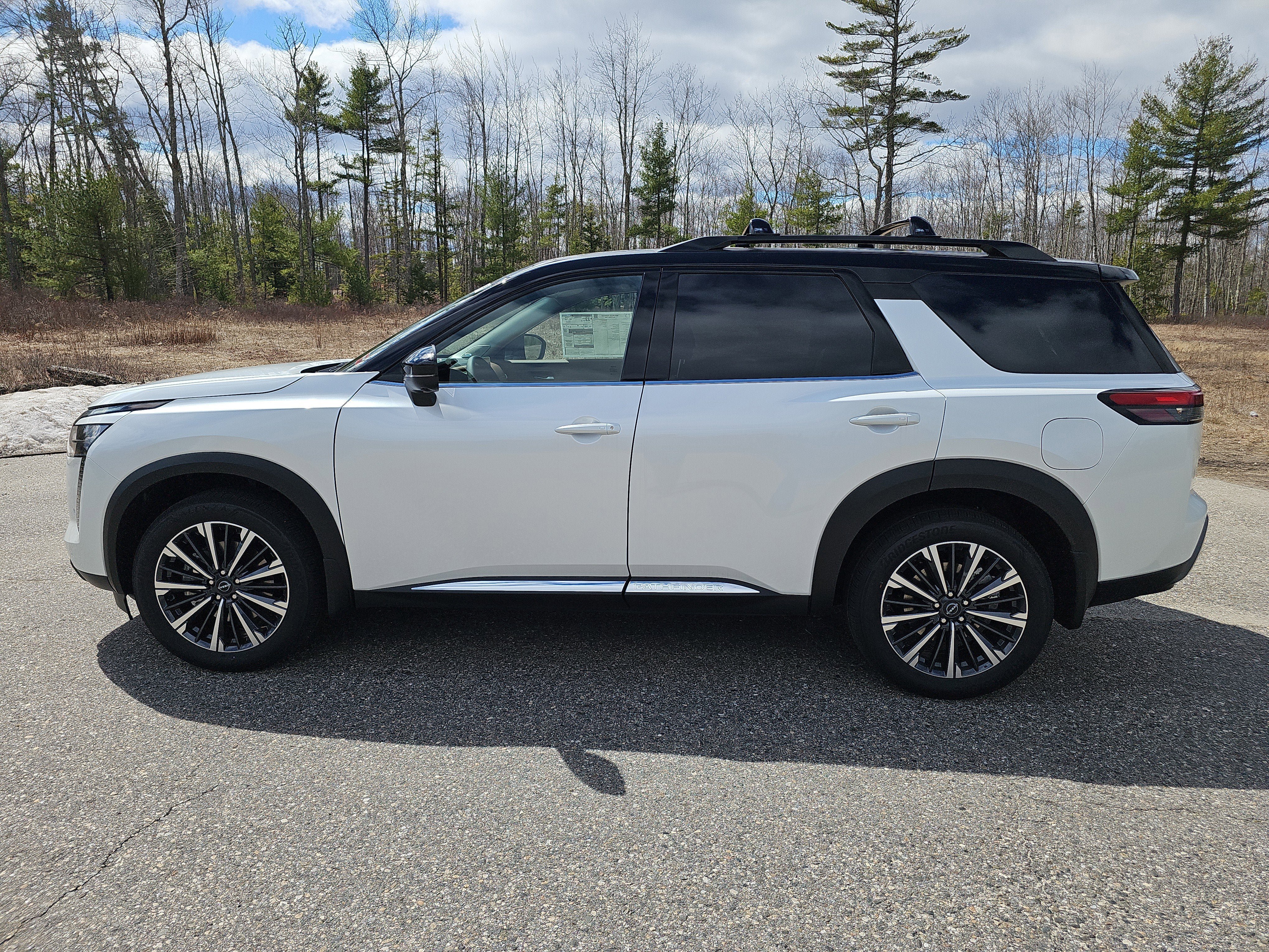 New 2026 Nissan Pathfinder Platinum w/ Cargo Package AWD/4WD image 2