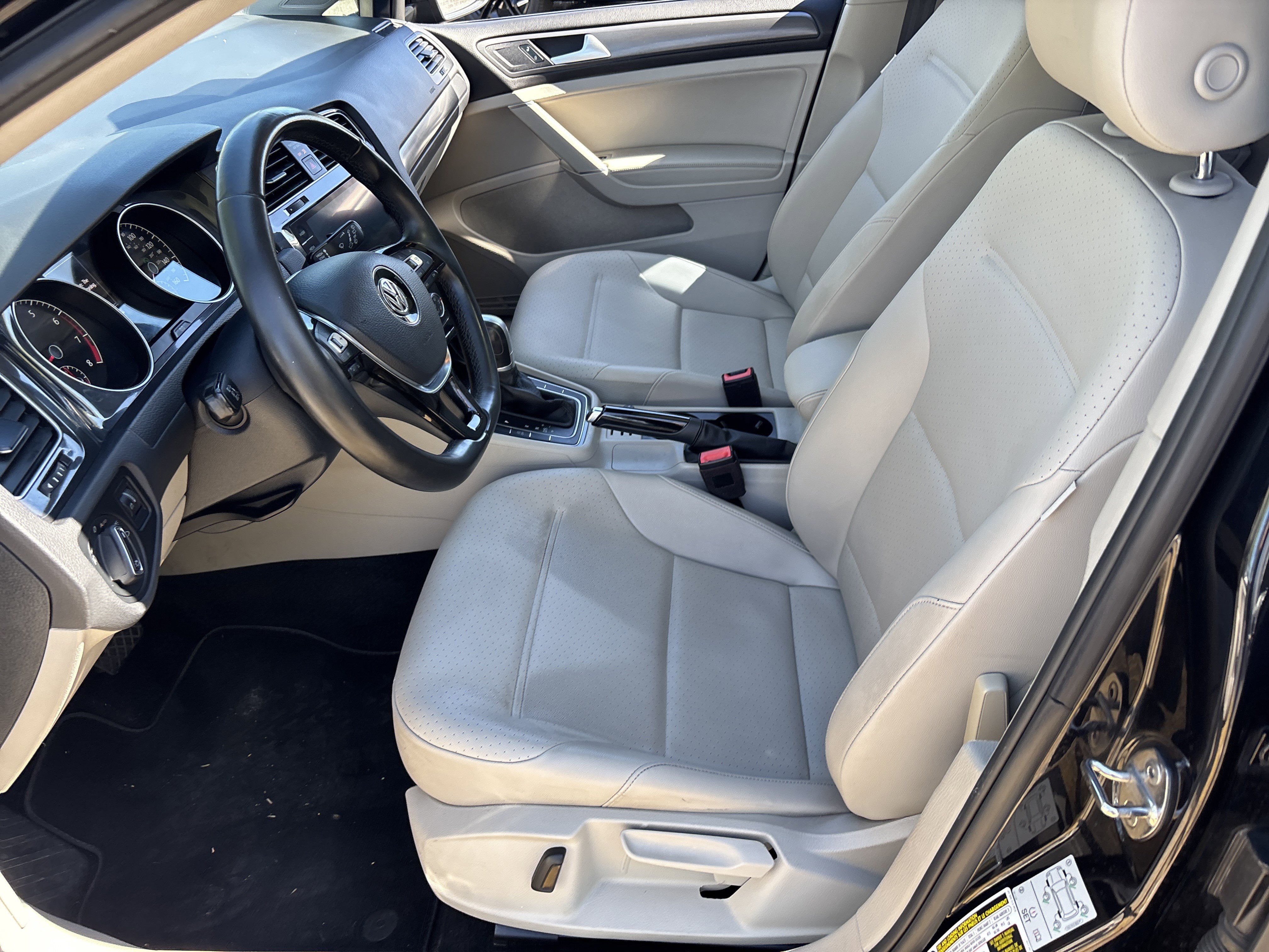 Used 2019 Volkswagen Golf SE w/ Driver Assistance Package image 18