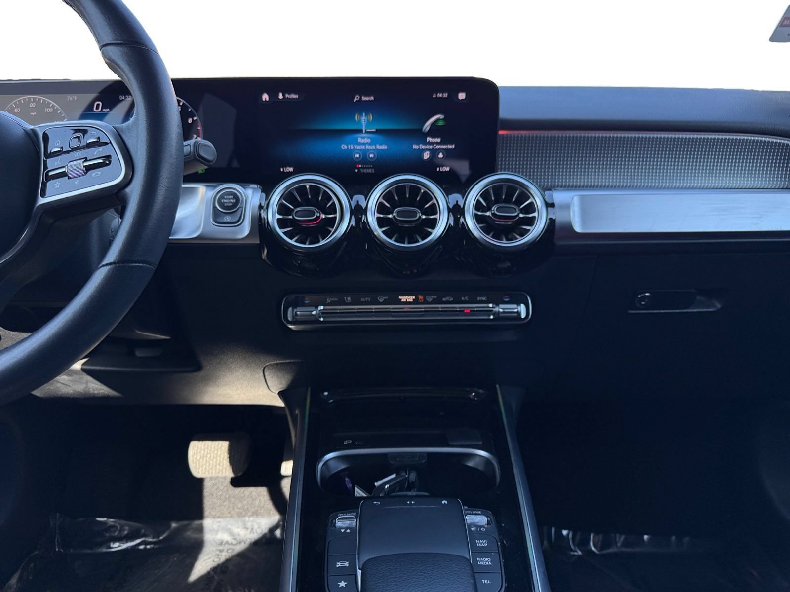 Used 2022 Mercedes-Benz GLB 250 w/ Premium Package Lite image 11