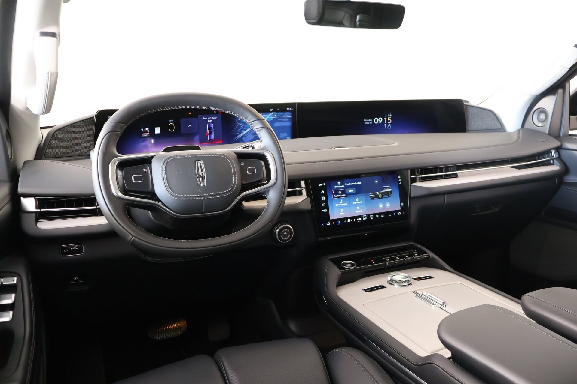 New 2025 Lincoln Navigator Reserve AWD/4WD image 2