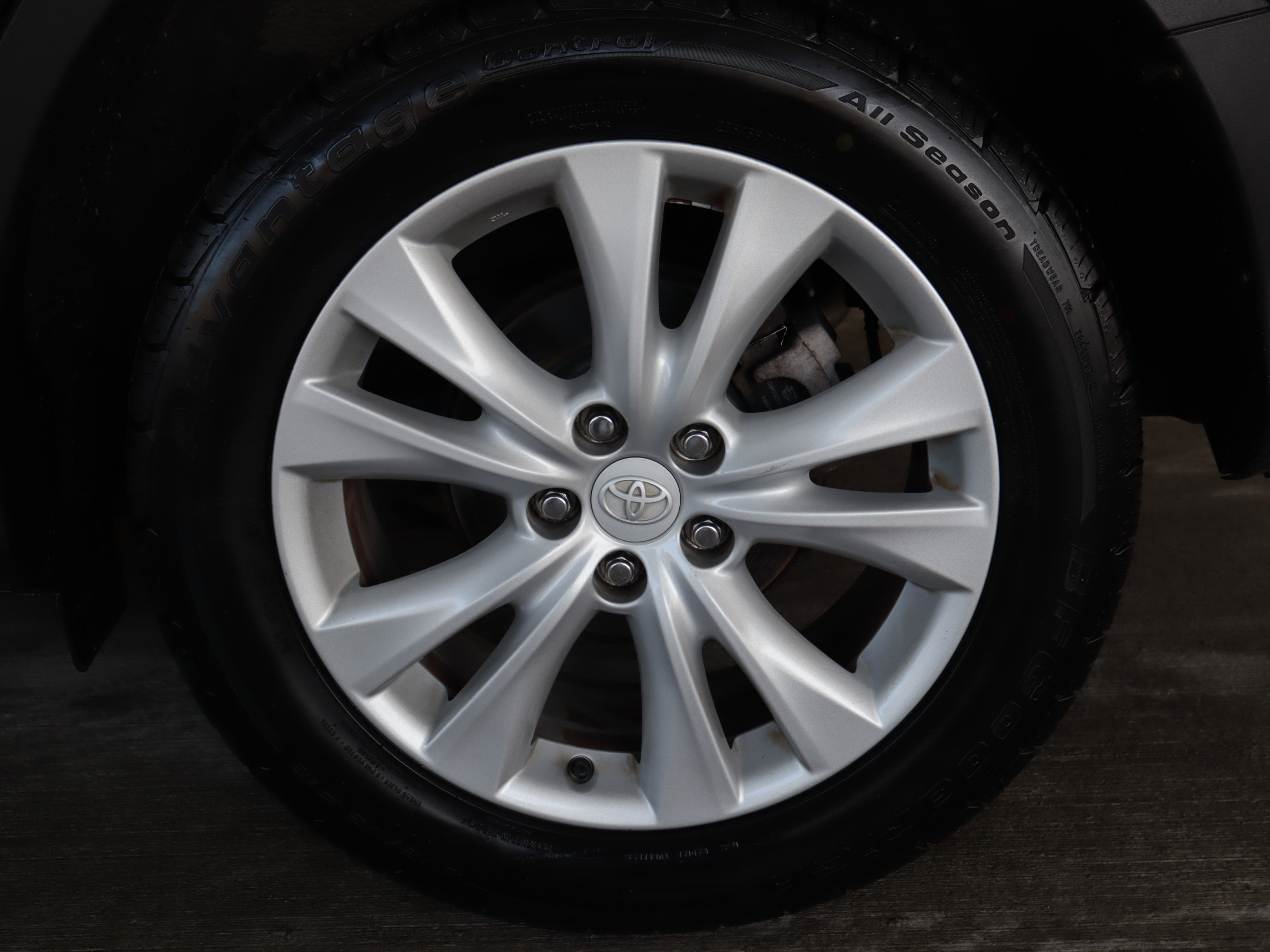 Used 2015 Toyota RAV4 Limited w/ Technology Package image 28