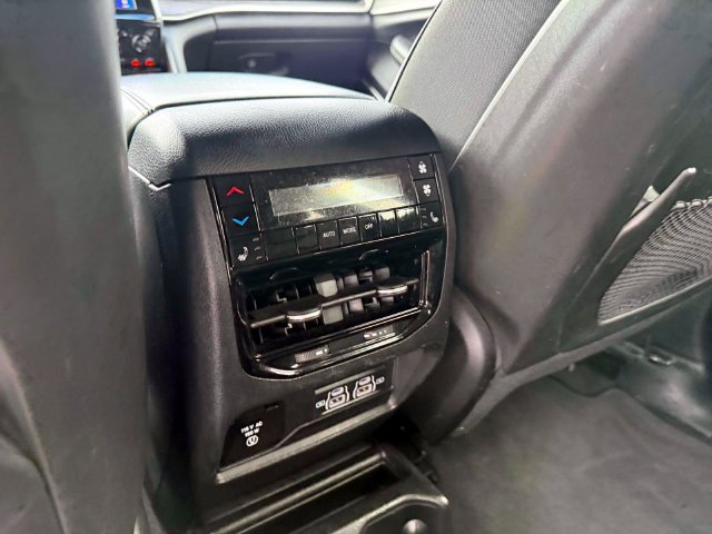 Used 2021 Jeep Grand Cherokee L Limited AWD/4WD image 16
