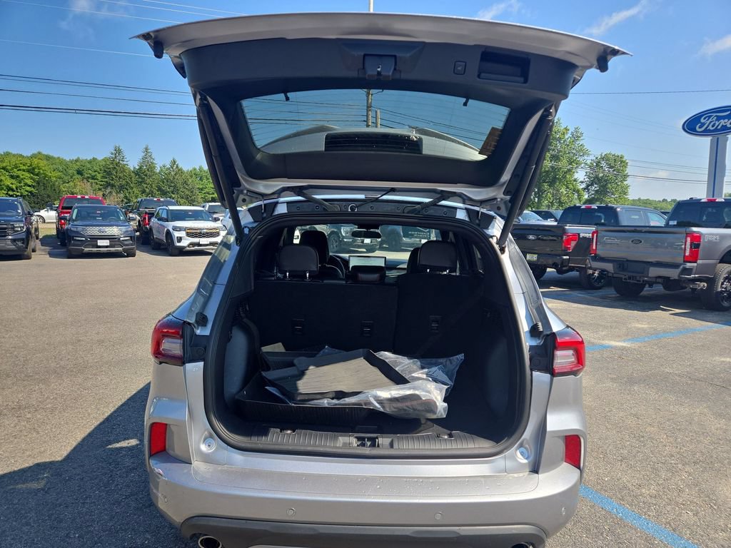 Used 2023 Ford Escape ST-Line Select w/ Tech Pack #2 AWD/4WD image 3