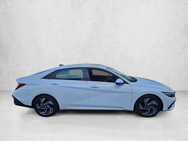 Used 2024 Hyundai Elantra Limited FWD image 4