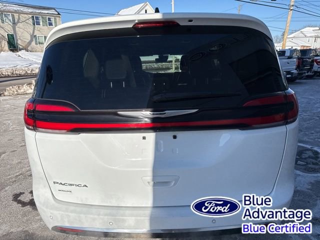 Used 2024 Chrysler Pacifica Touring-L image 7