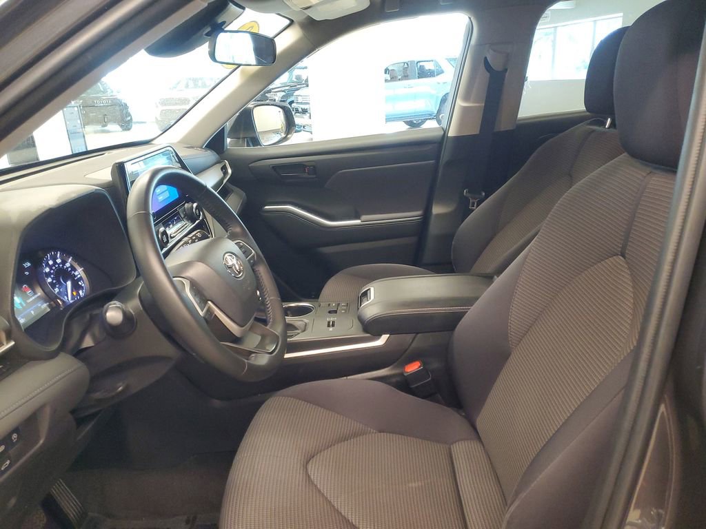 Used 2023 Toyota Highlander LE image 16
