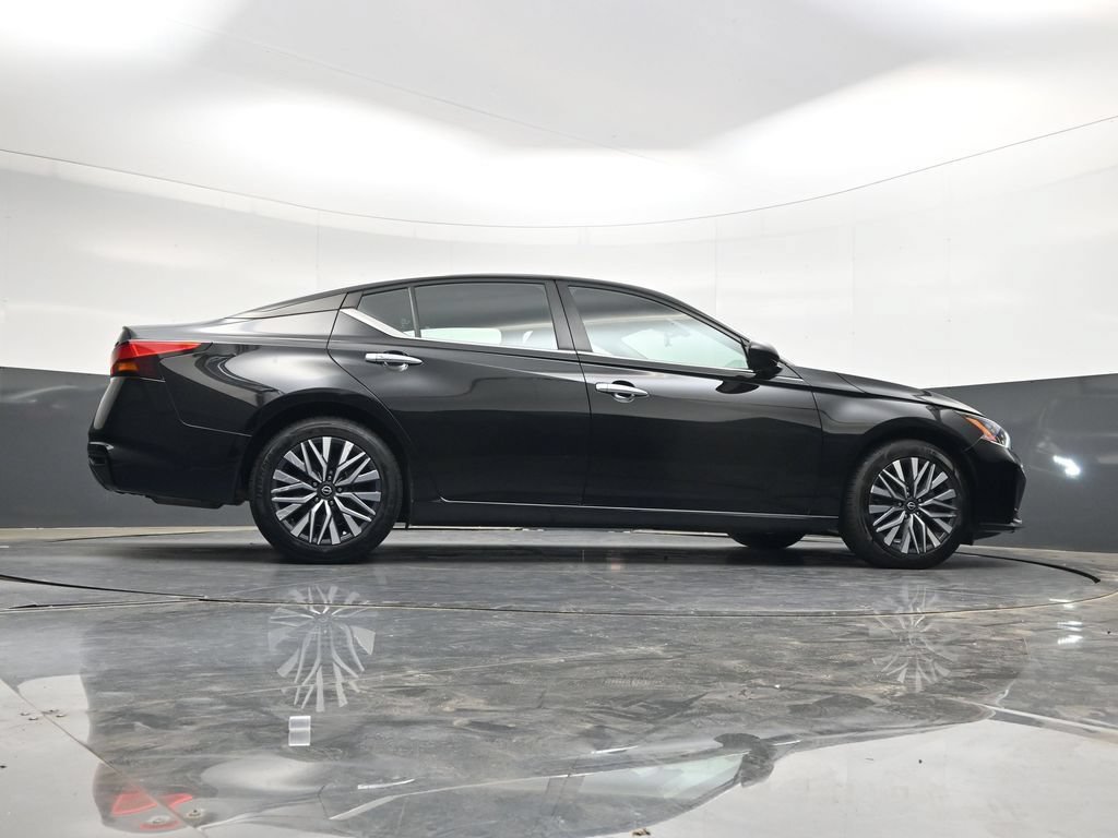 Used 2024 Nissan Altima 2.5 SV FWD image 38