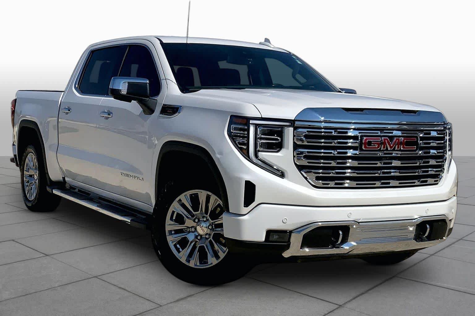 Used 2022 GMC Sierra 1500 Denali w/ Denali Carbonpro Edition AWD/4WD image 3