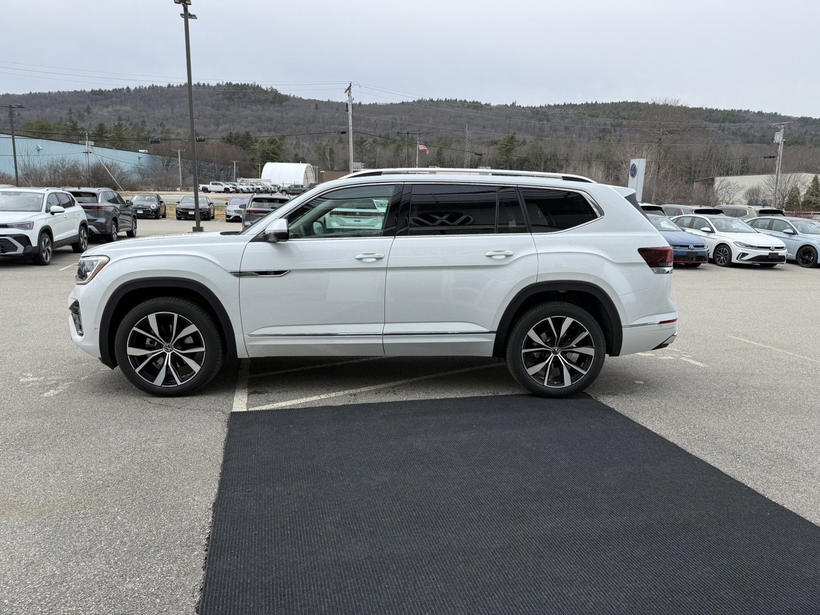 New 2026 Volkswagen Atlas SEL Premium R-Line image 6