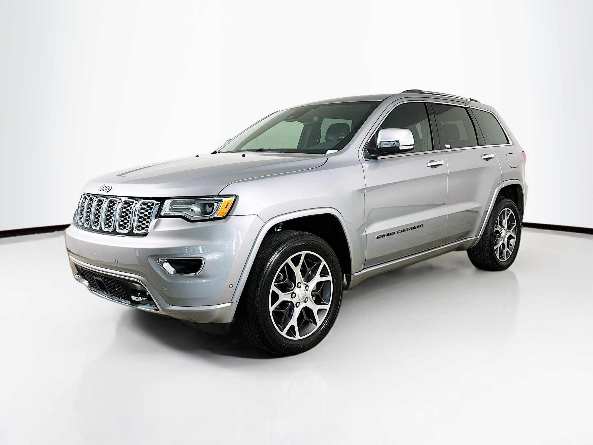 Used 2019 Jeep Grand Cherokee Overland image 3