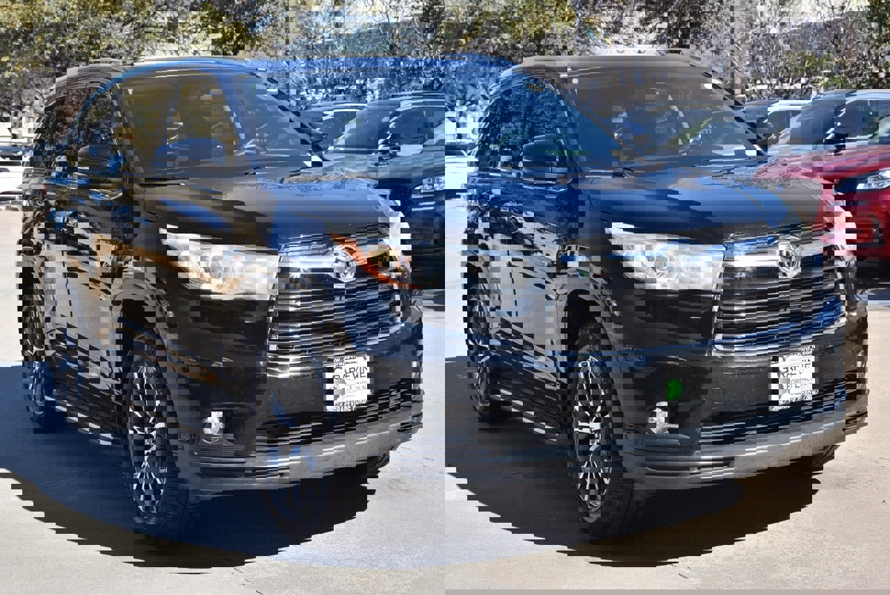 Used 2016 Toyota Highlander XLE image 4