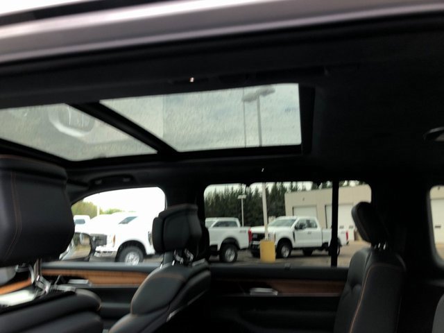 Used 2022 Jeep Grand Wagoneer Series II w/ Convenience Group III image 2