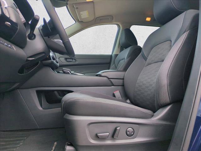 Used 2025 Nissan Pathfinder SV image 15
