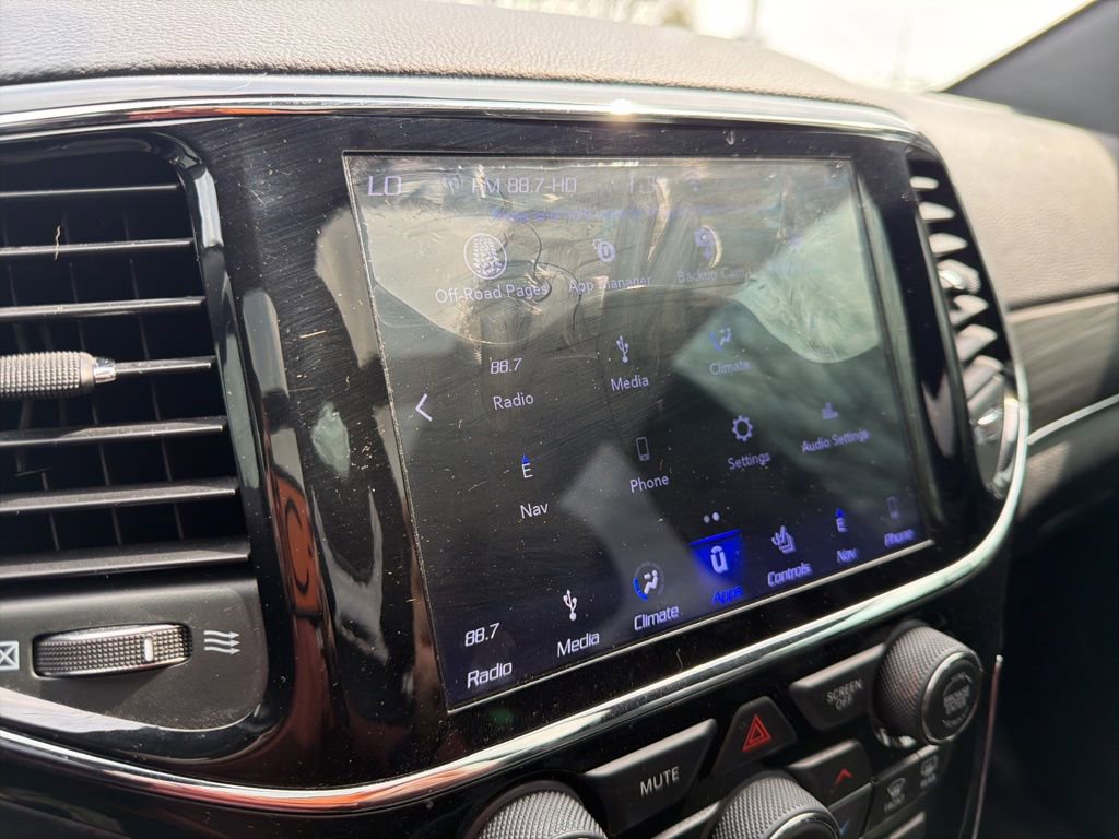 Used 2019 Jeep Grand Cherokee Limited w/ Luxury Group II image 32