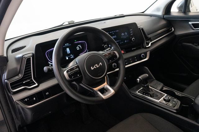 Used 2024 Kia Sportage LX image 3