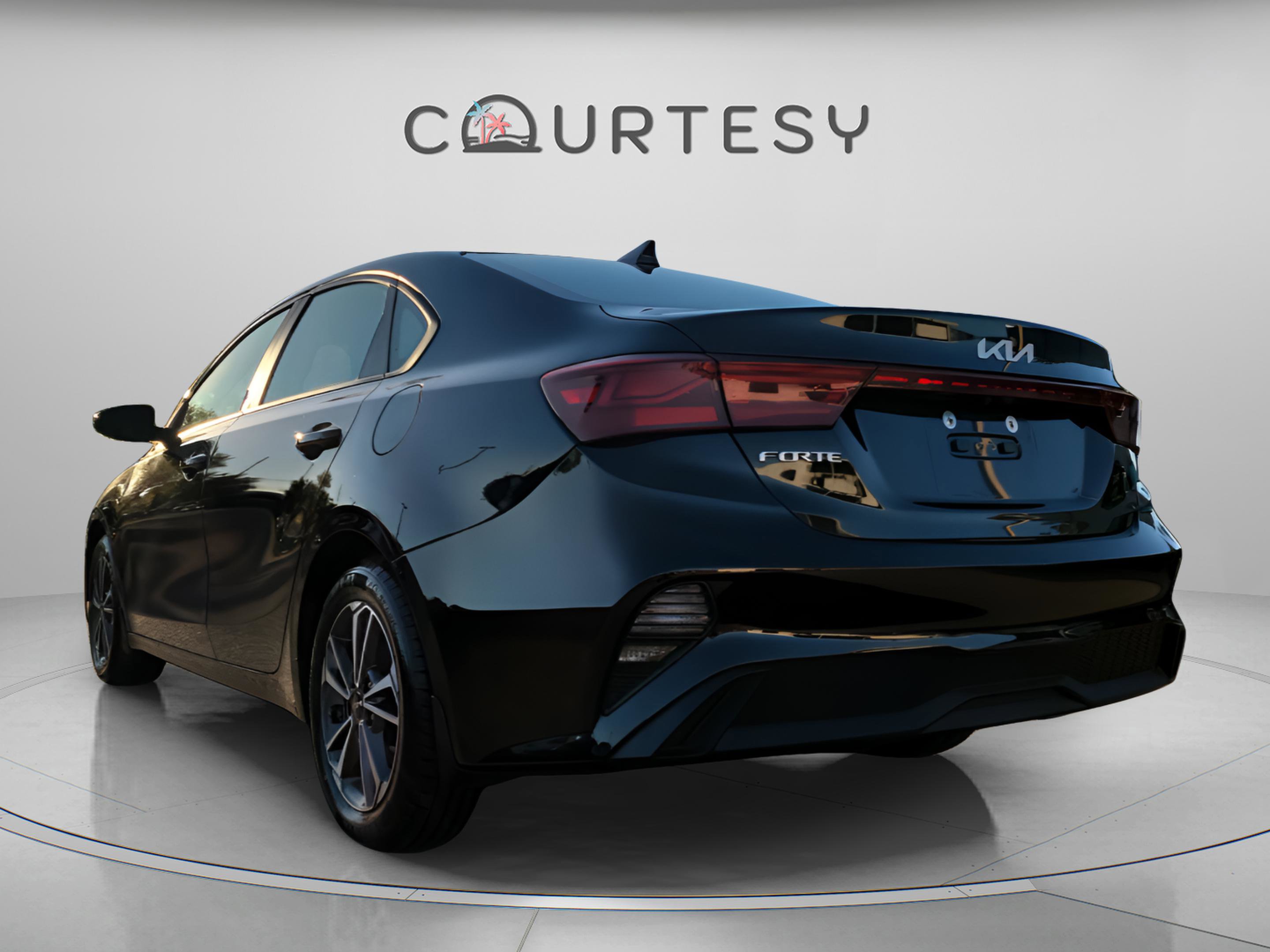 Used 2023 Kia Forte LXS image 2