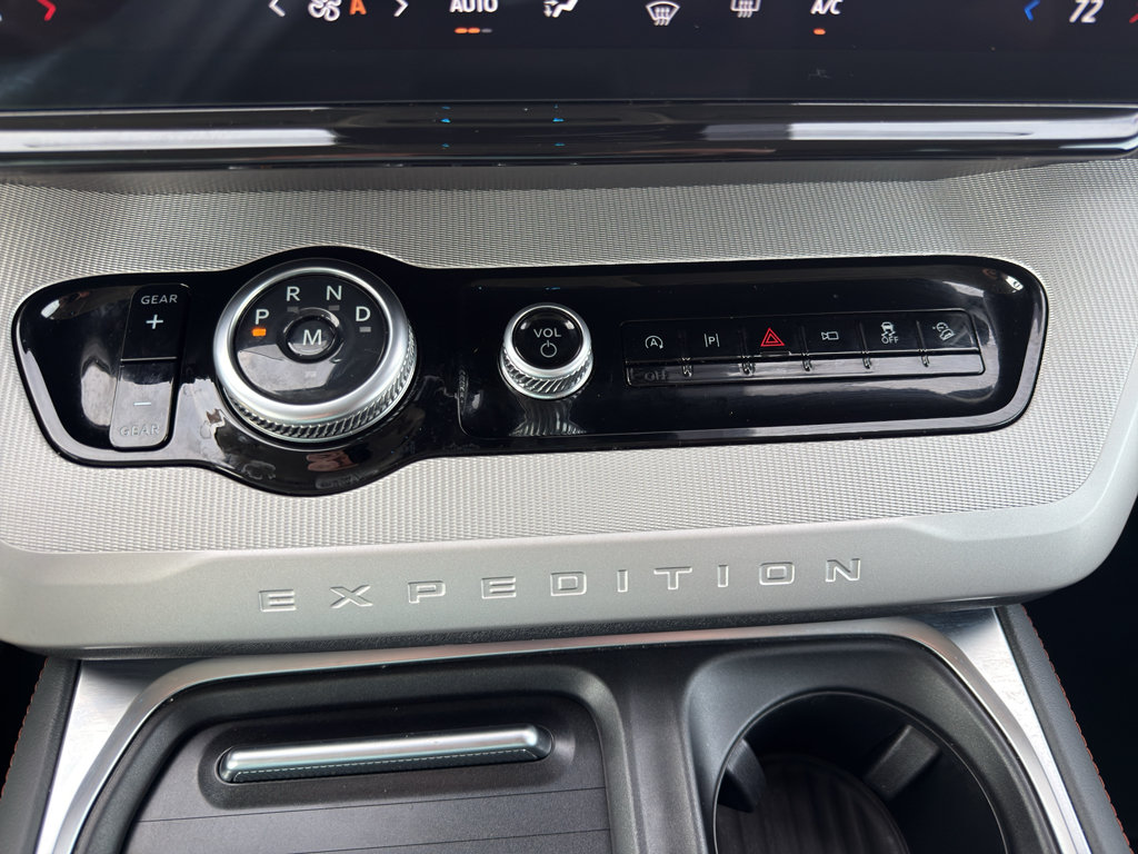 Used 2025 Ford Expedition Active AWD/4WD image 21