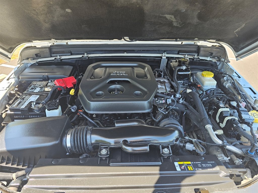 Used 2019 Jeep Wrangler Unlimited Sahara AWD/4WD image 15