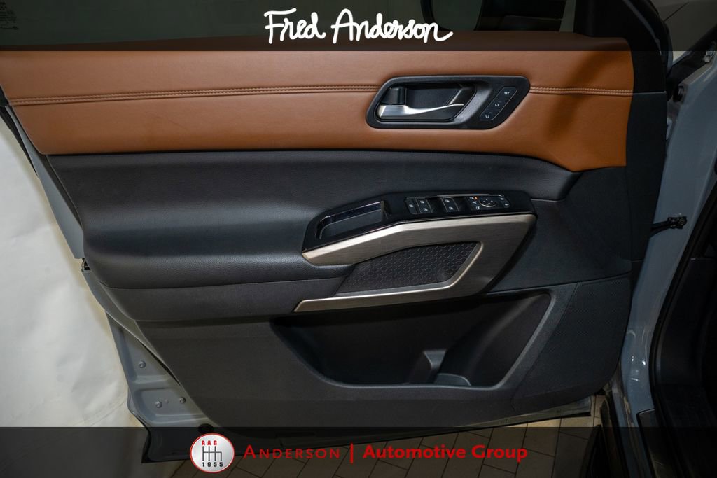 Used 2023 Nissan Pathfinder Platinum w/ Lighting Package (N93) AWD/4WD image 15
