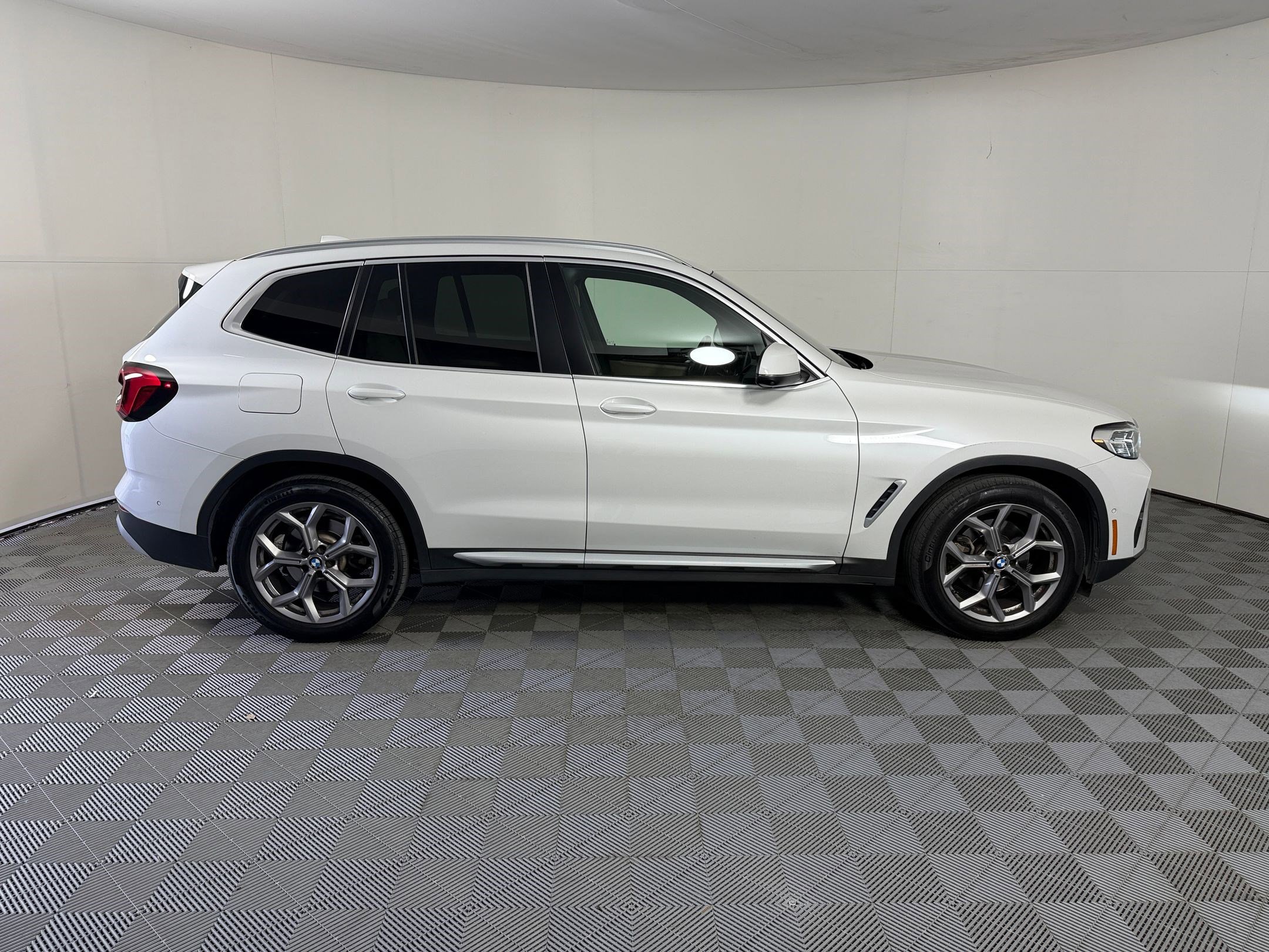 Used 2023 BMW X3 sDrive30i w/ Convenience Package RWD image 8