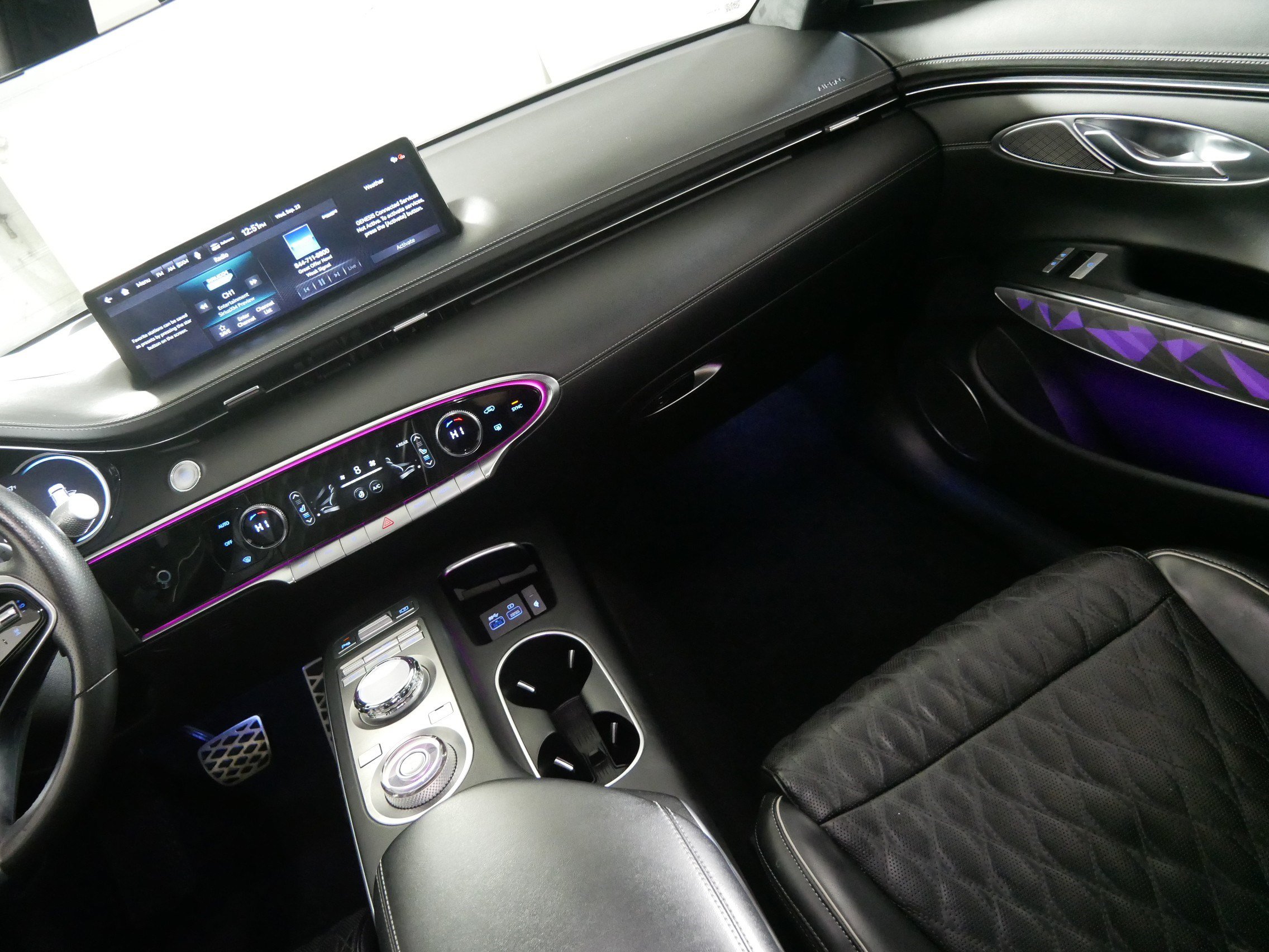 Used 2022 Genesis GV70 3.5T Sport w/ Sport Advanced Package AWD/4WD image 11