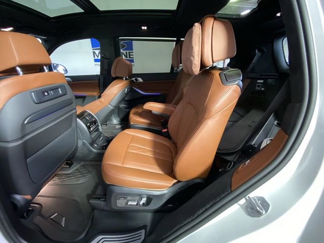 Used 2022 BMW X7 M50i w/ Dynamic Handling Package image 32