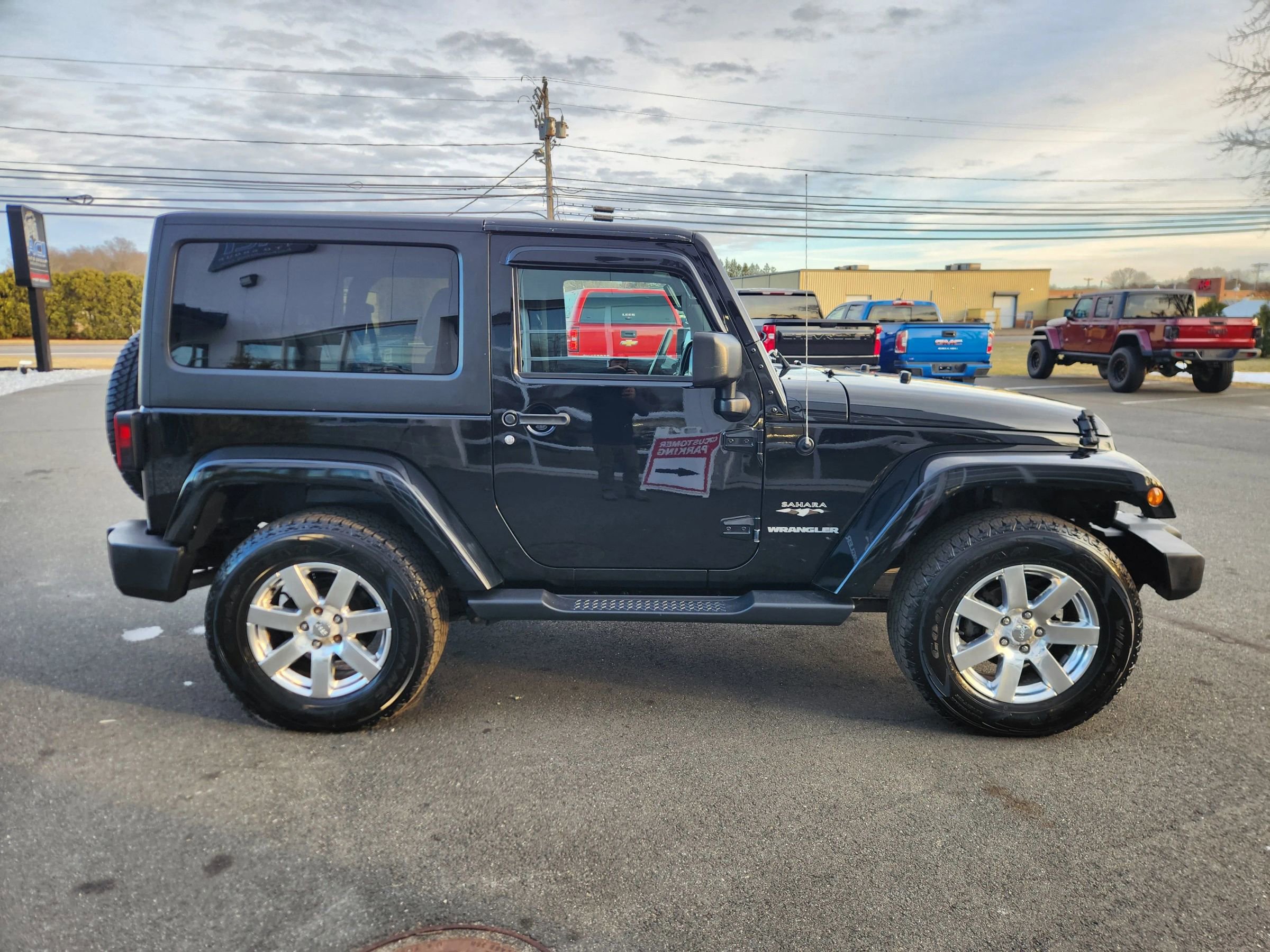 Used 2017 Jeep Wrangler Sahara image 15