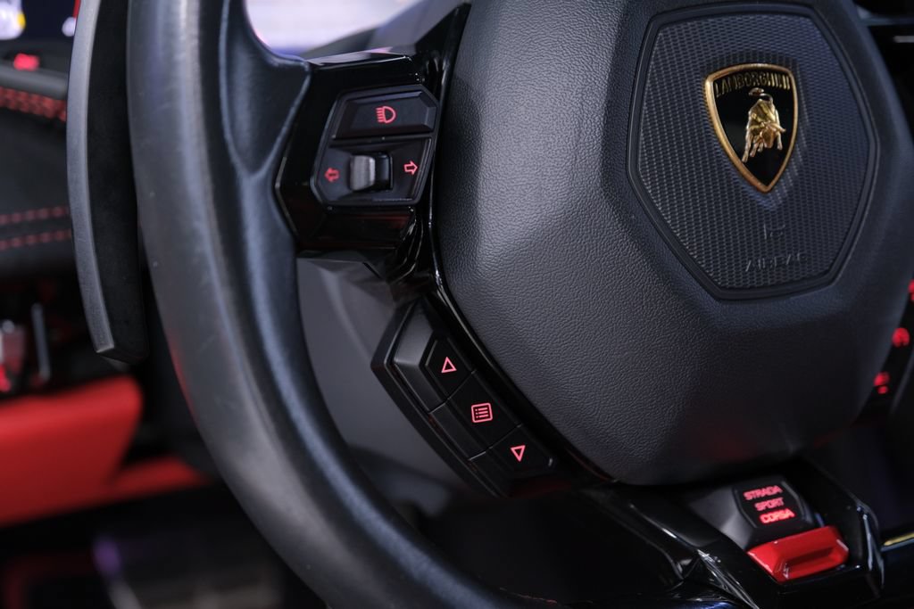 Used 2021 Lamborghini Huracan EVO RWD image 37