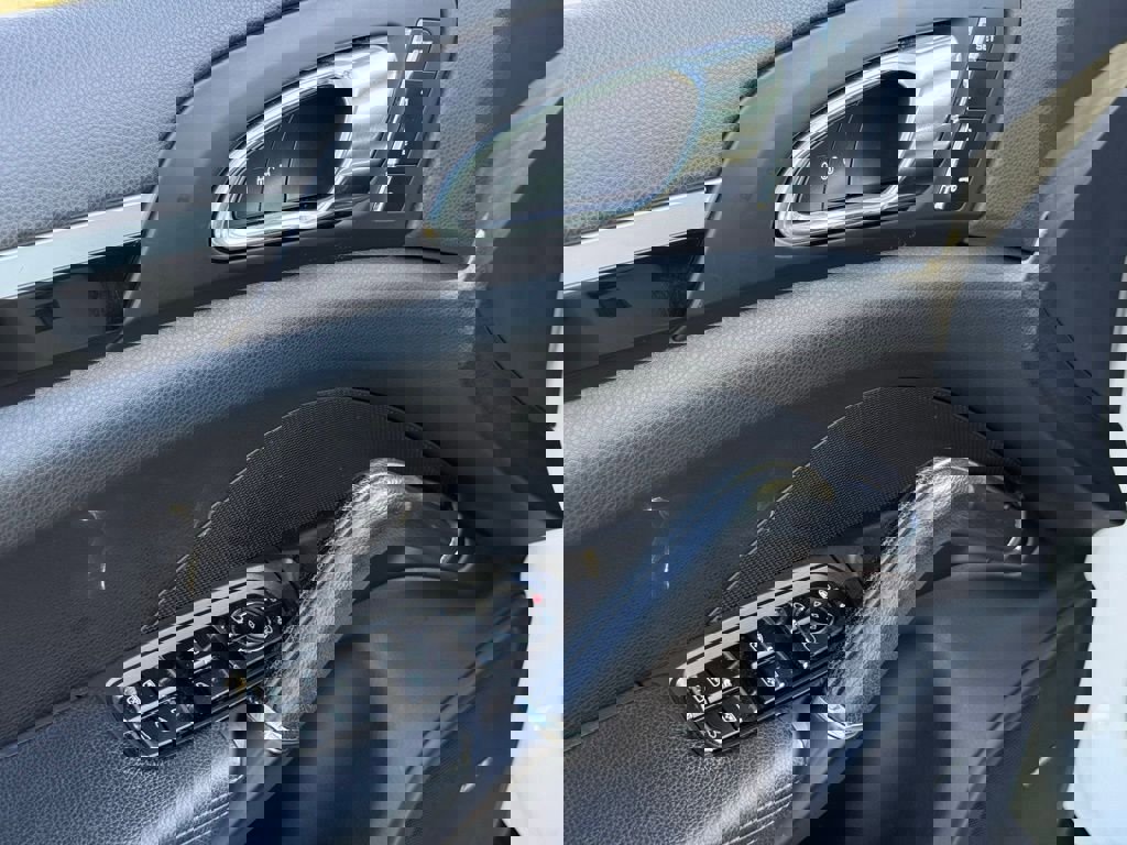 Used 2018 Porsche Cayenne Platinum Edition AWD/4WD image 24