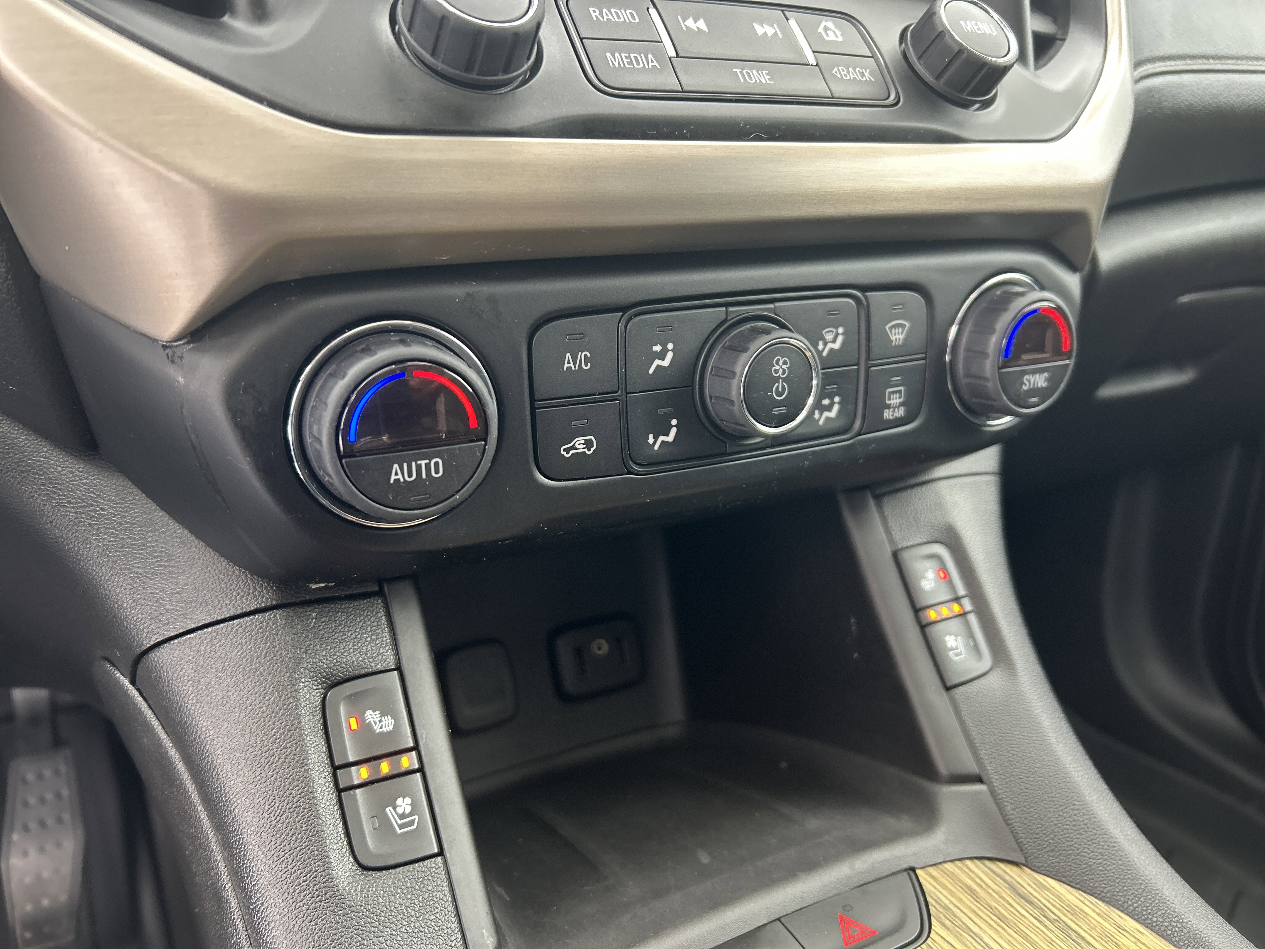 Used 2019 GMC Acadia Denali image 22