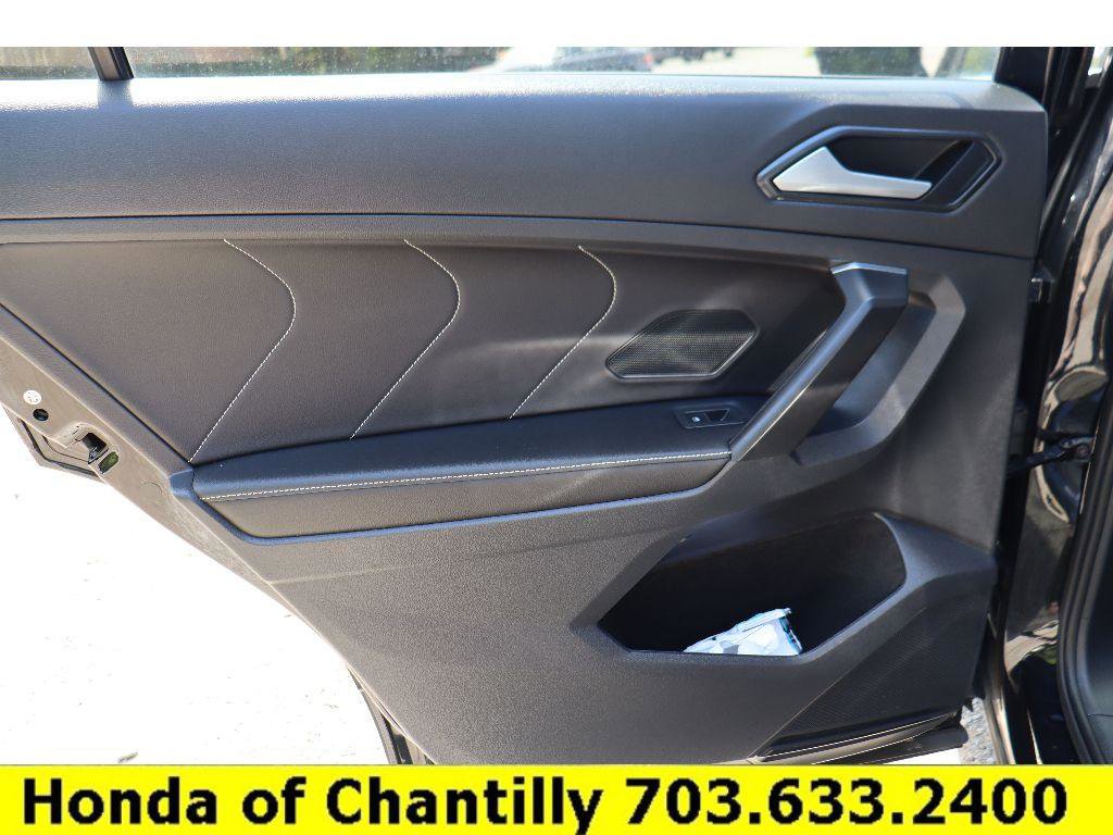 Used 2022 Volkswagen Tiguan SE image 23