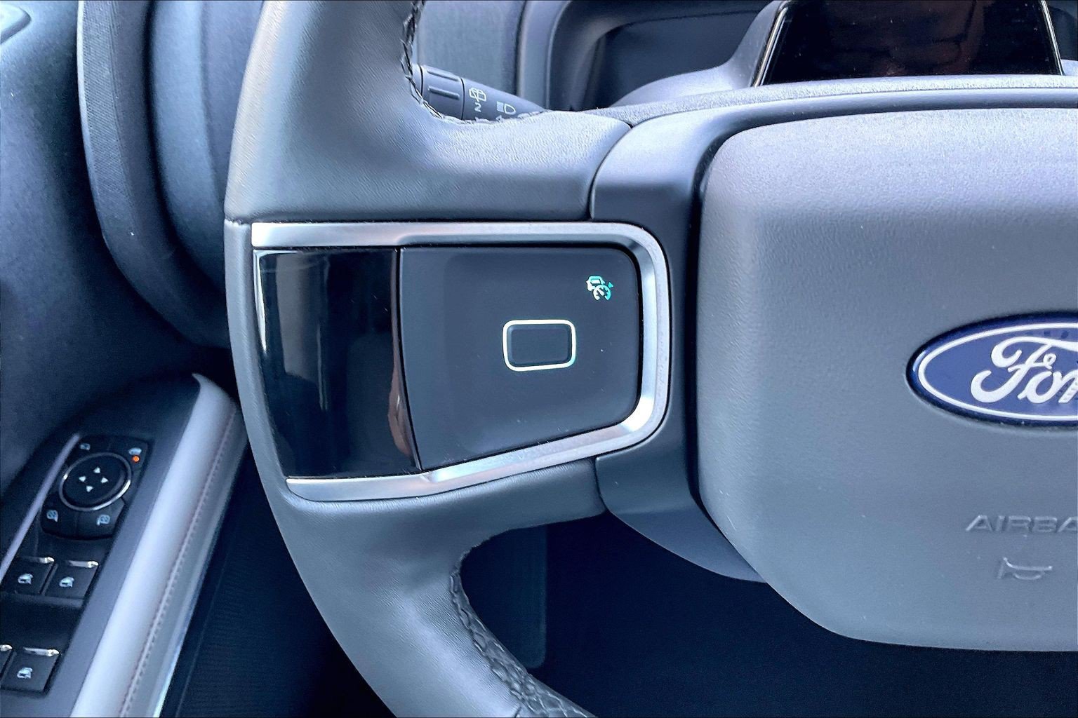Used 2025 Ford Expedition Active AWD/4WD image 17