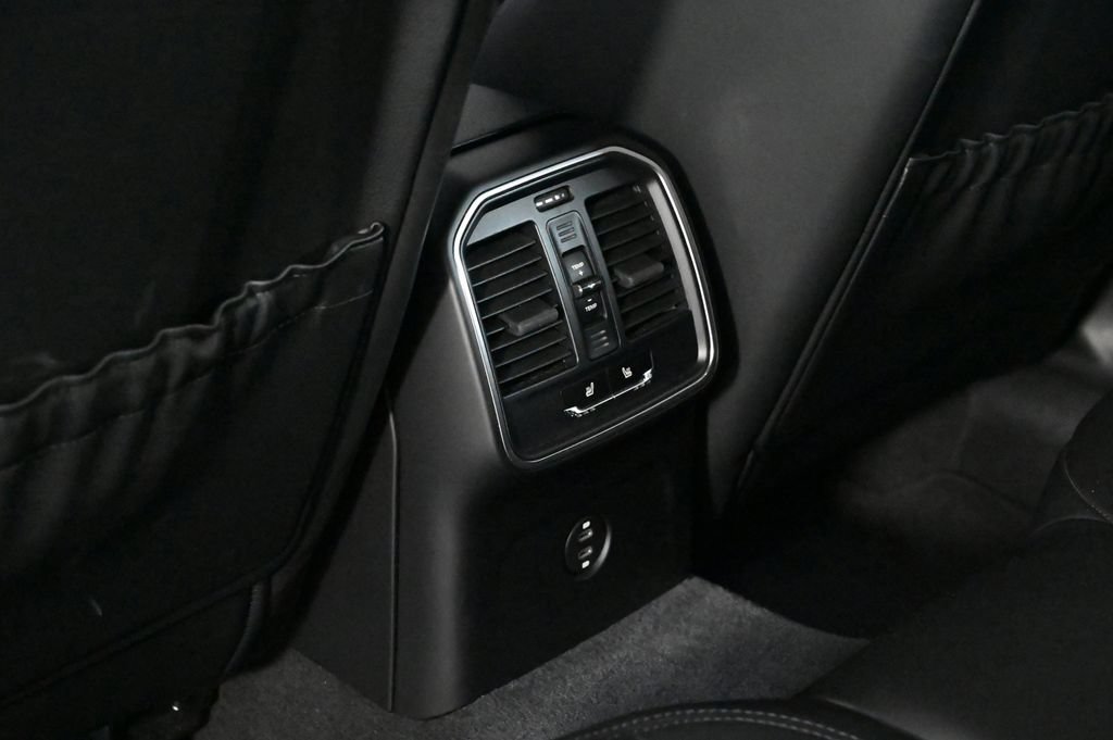 Certified 2023 Porsche Macan AWD/4WD image 20