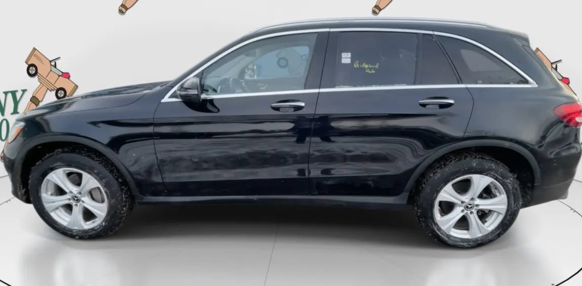 Used 2017 Mercedes-Benz GLC 300 4MATIC image 2
