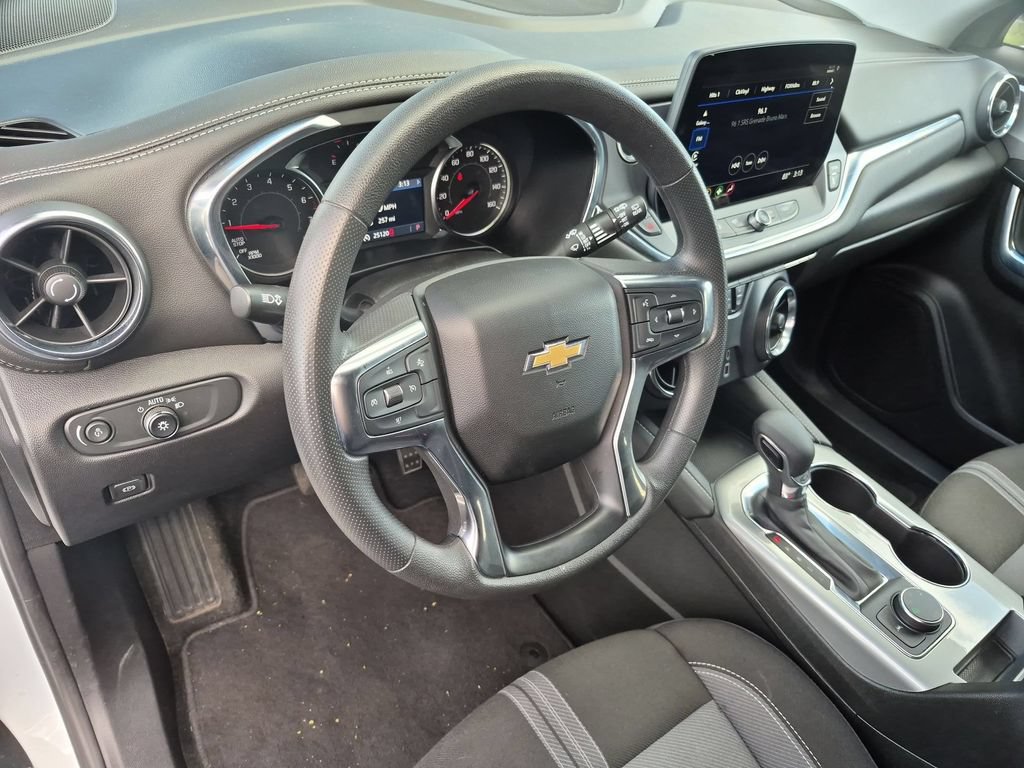 Used 2025 Chevrolet Blazer LT AWD/4WD image 15