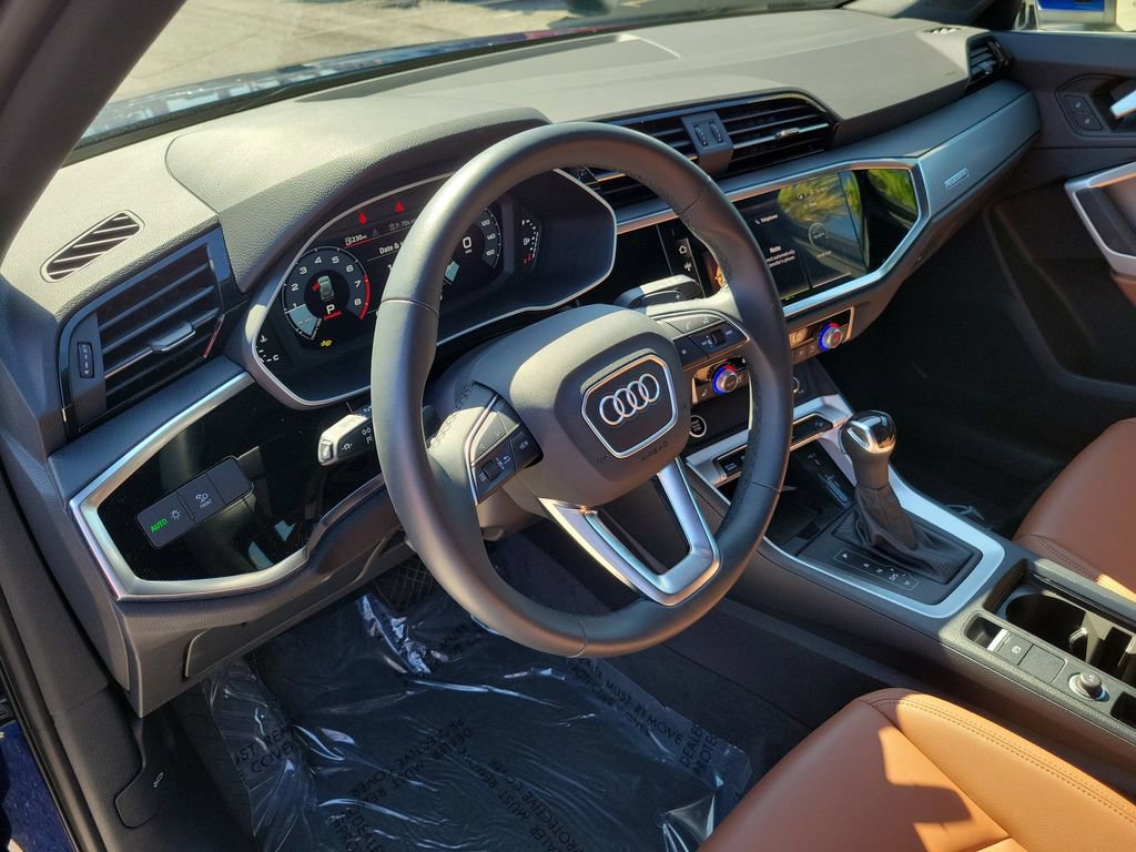 Used 2025 Audi Q3 2.0T Premium w/ Convenience Package AWD/4WD image 7