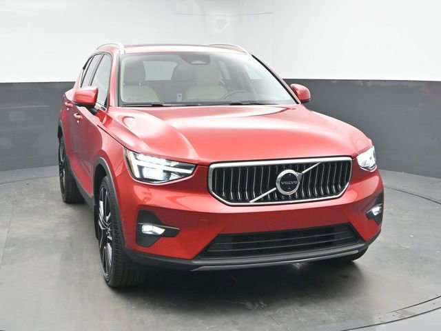 Used 2023 Volvo XC40 B5 Ultimate w/ Climate Package image 2