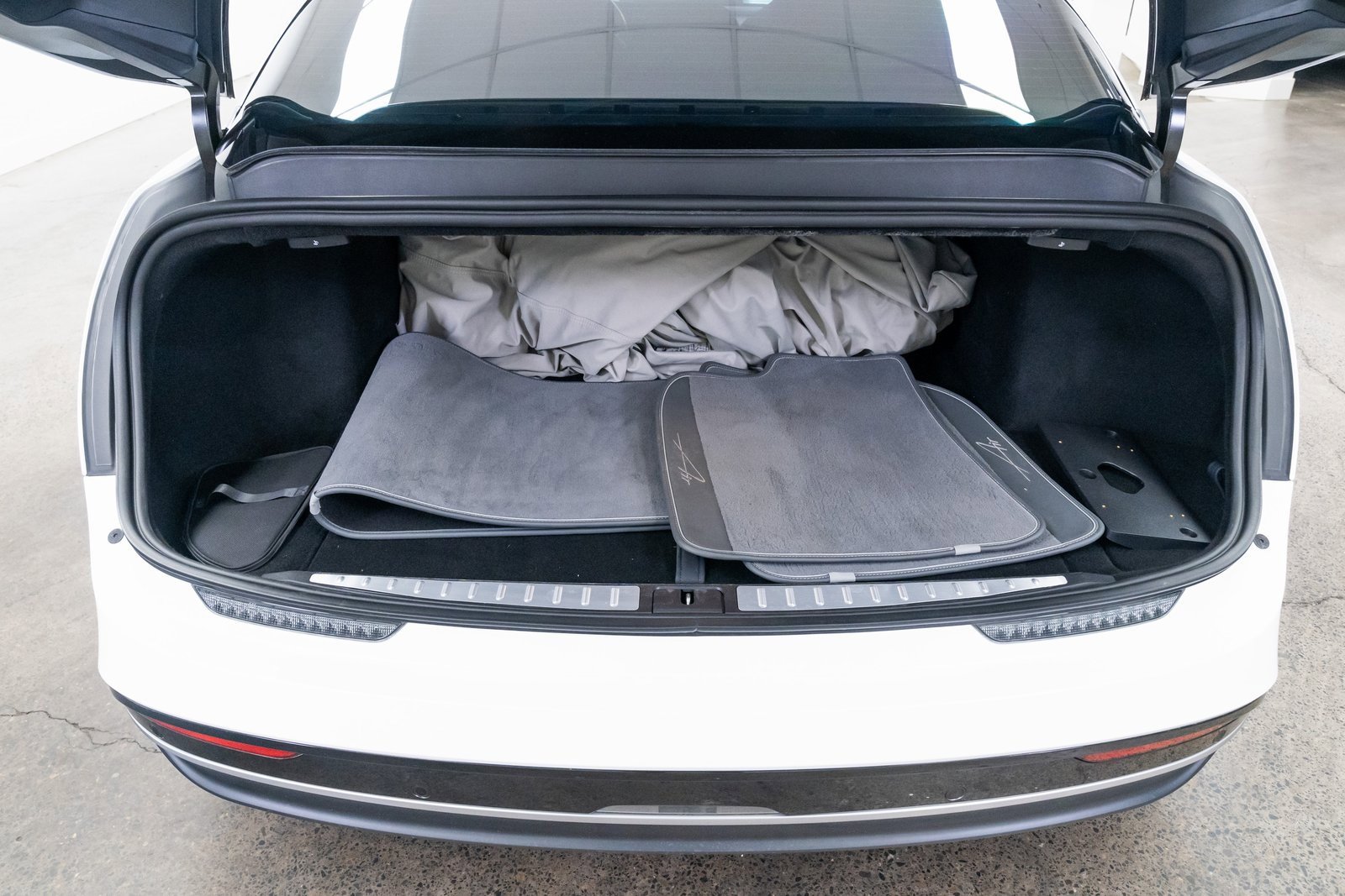 Used 2022 Lucid Air Grand Touring image 8