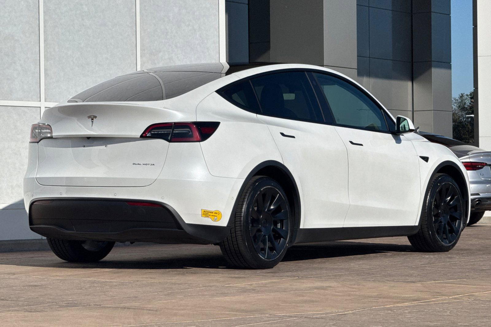 Used 2021 Tesla Model Y Long Range video 4