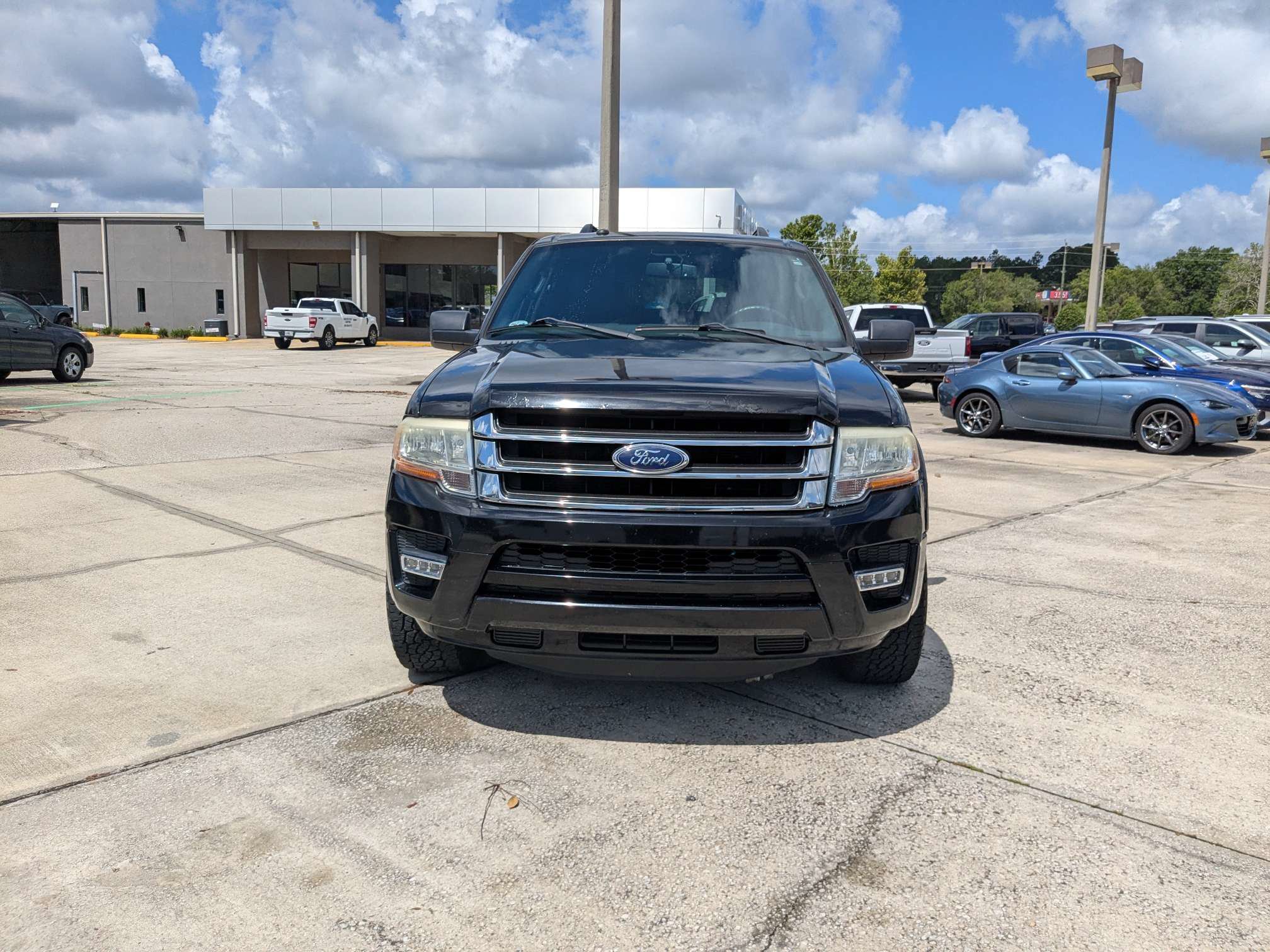 Used 2016 Ford Expedition EL XLT w/ Equipment Group 202A RWD image 9